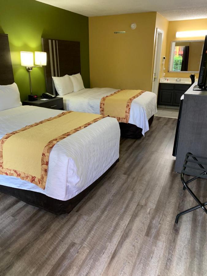 Baymont By Wyndham Selma Hotel Buitenkant foto