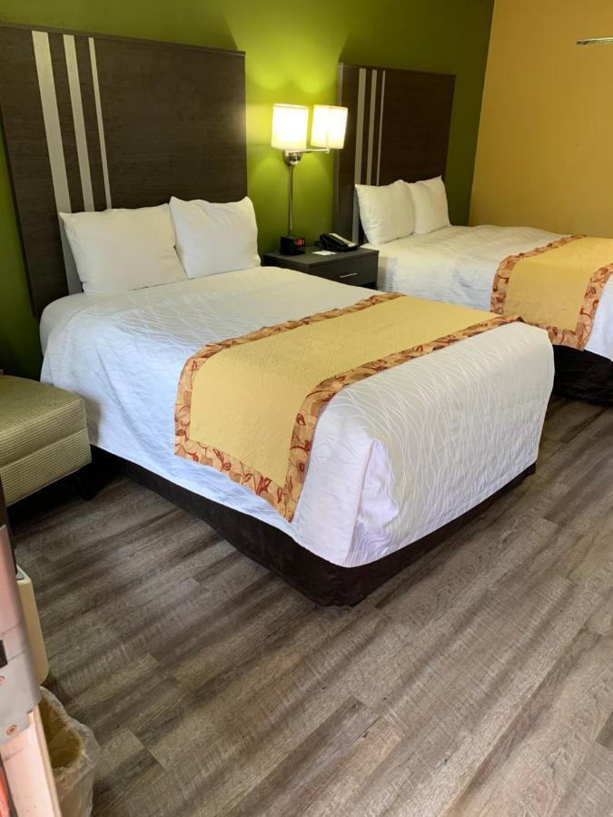 Baymont By Wyndham Selma Hotel Buitenkant foto
