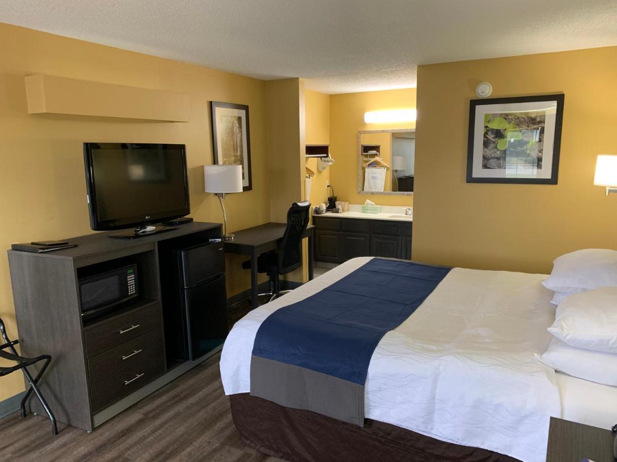 Baymont By Wyndham Selma Hotel Buitenkant foto