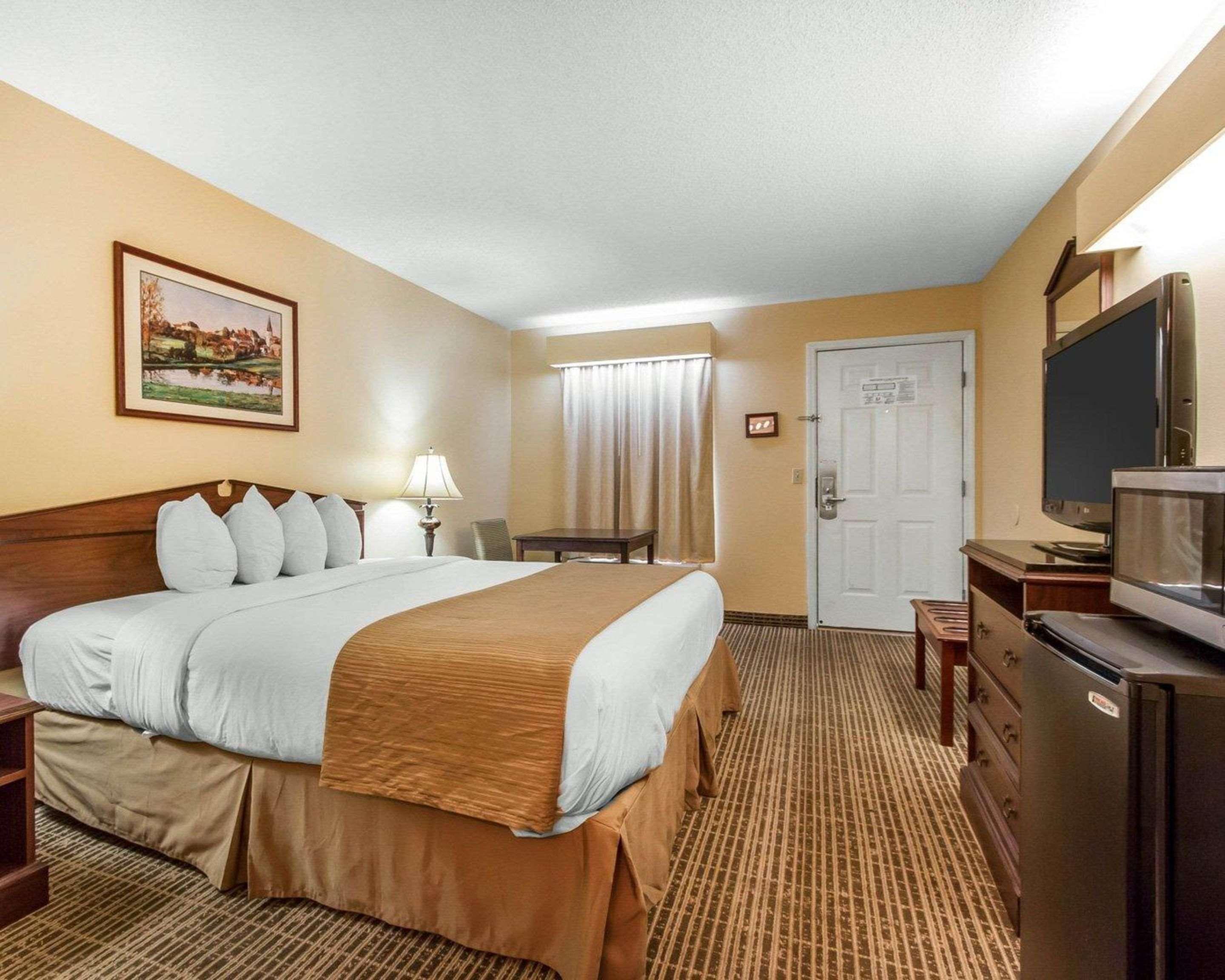 Baymont By Wyndham Selma Hotel Buitenkant foto