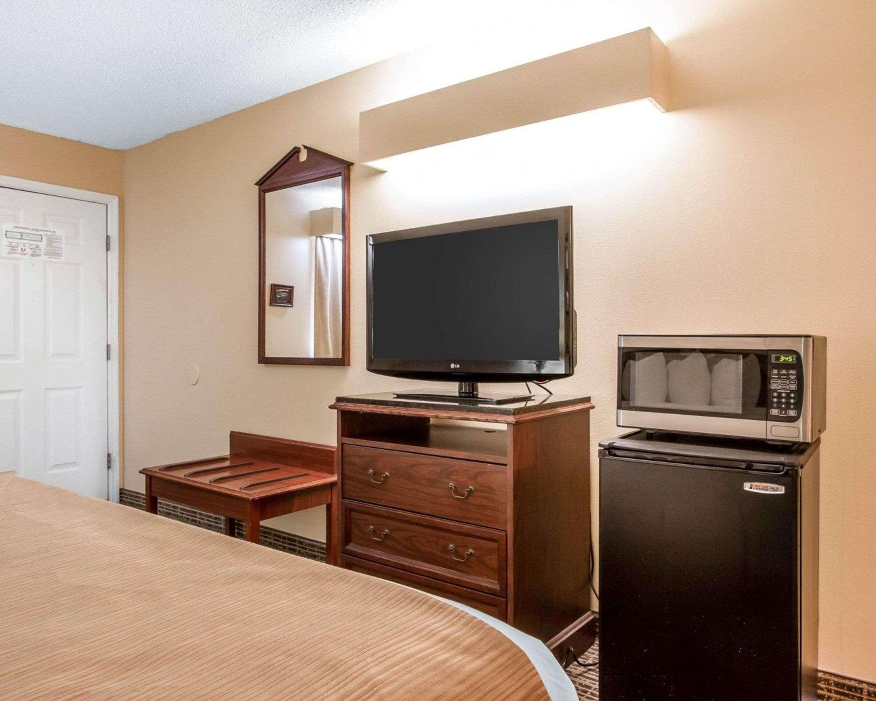 Baymont By Wyndham Selma Hotel Buitenkant foto