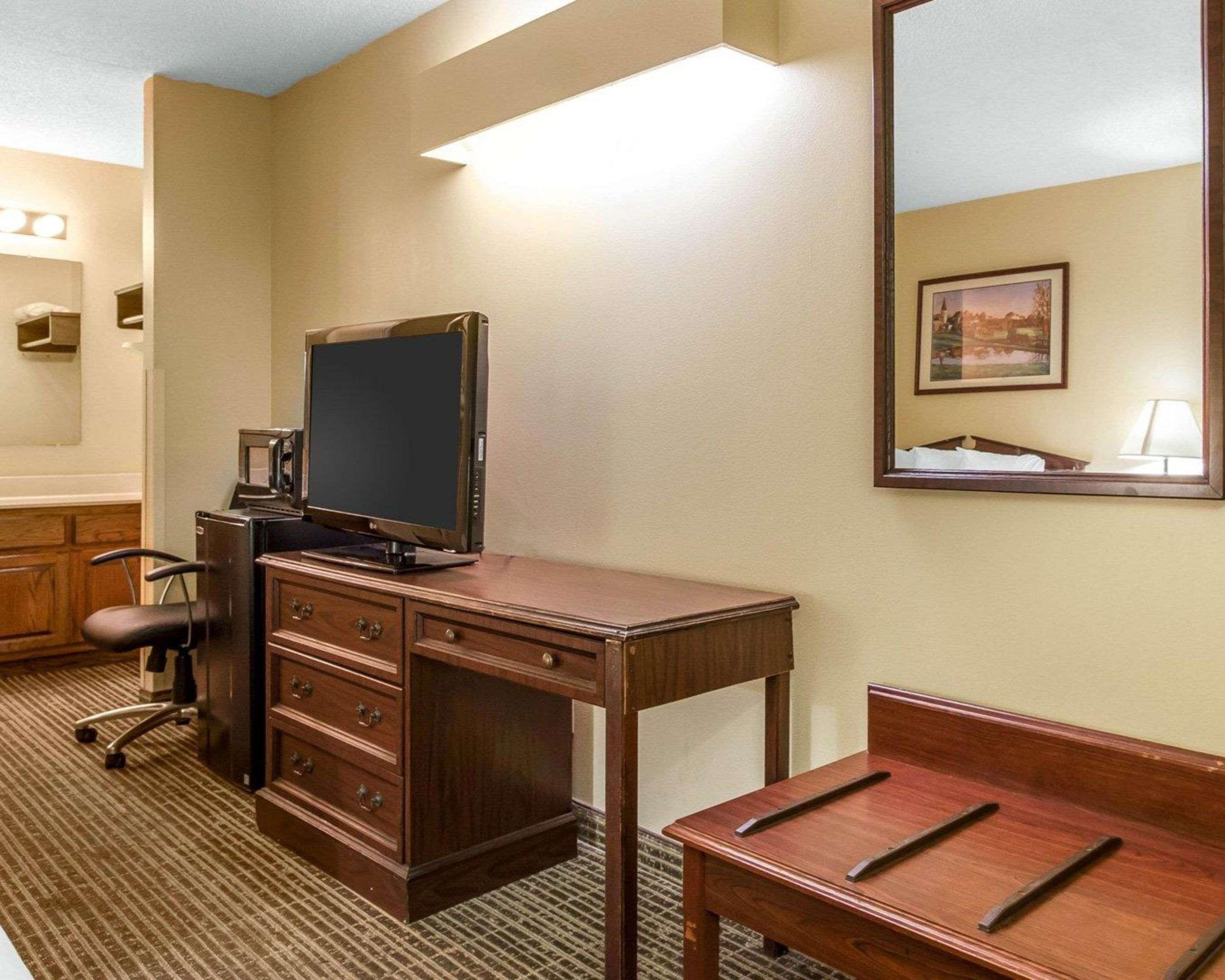 Baymont By Wyndham Selma Hotel Buitenkant foto