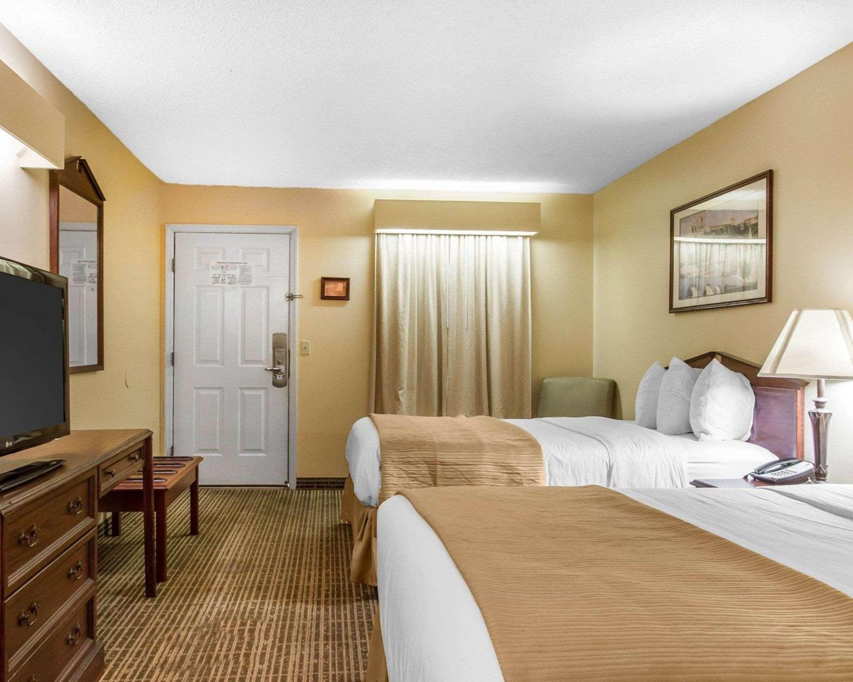 Baymont By Wyndham Selma Hotel Buitenkant foto