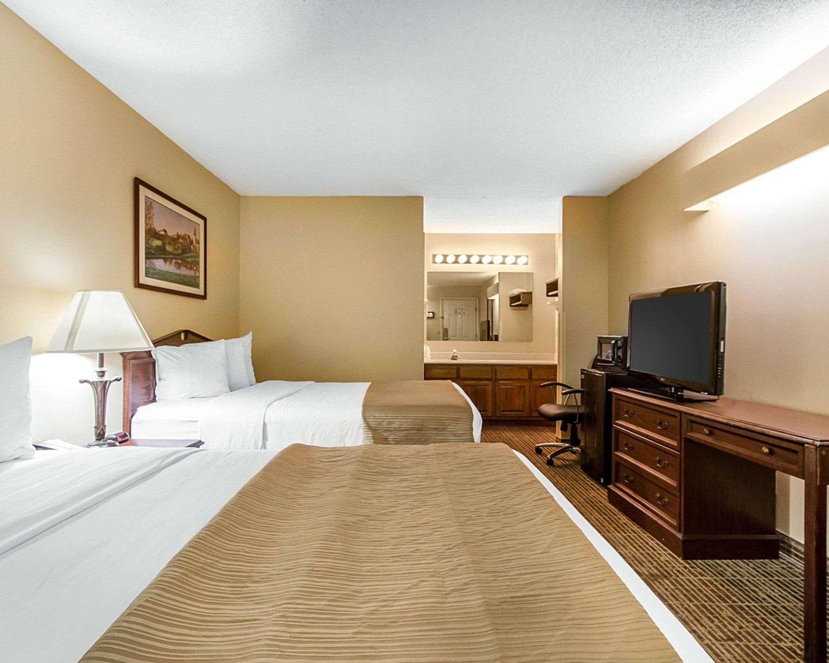Baymont By Wyndham Selma Hotel Buitenkant foto