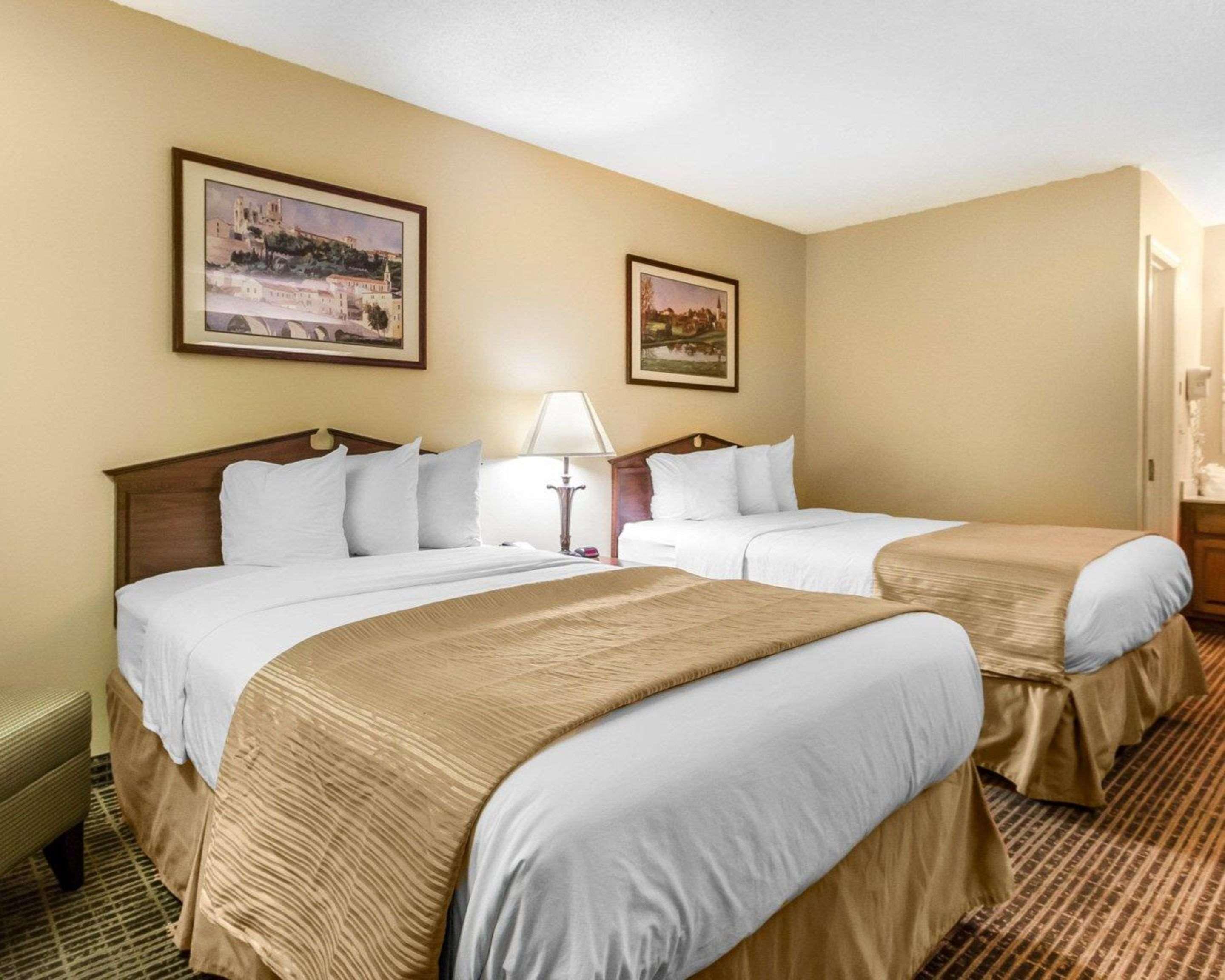 Baymont By Wyndham Selma Hotel Buitenkant foto