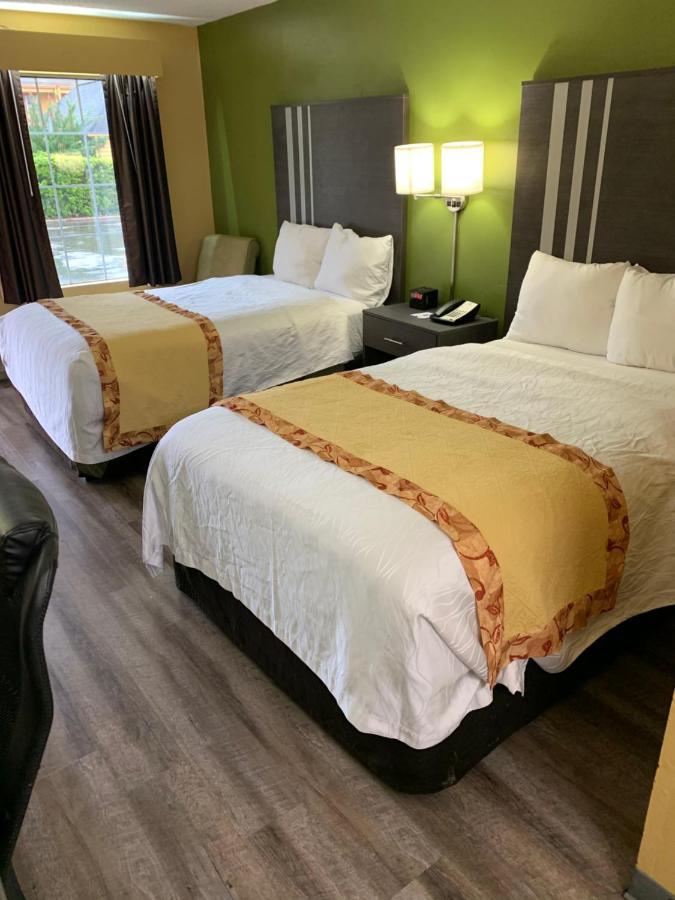Baymont By Wyndham Selma Hotel Buitenkant foto