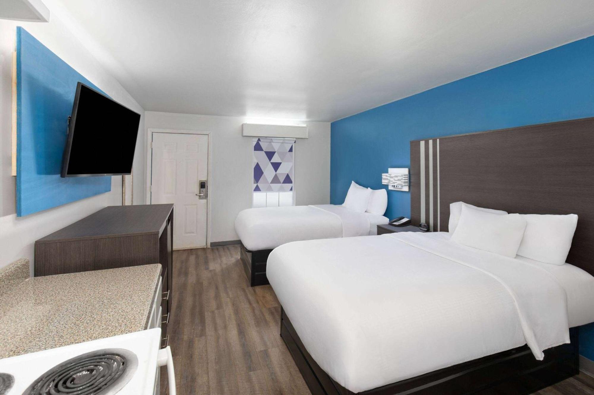 Baymont By Wyndham Selma Hotel Buitenkant foto