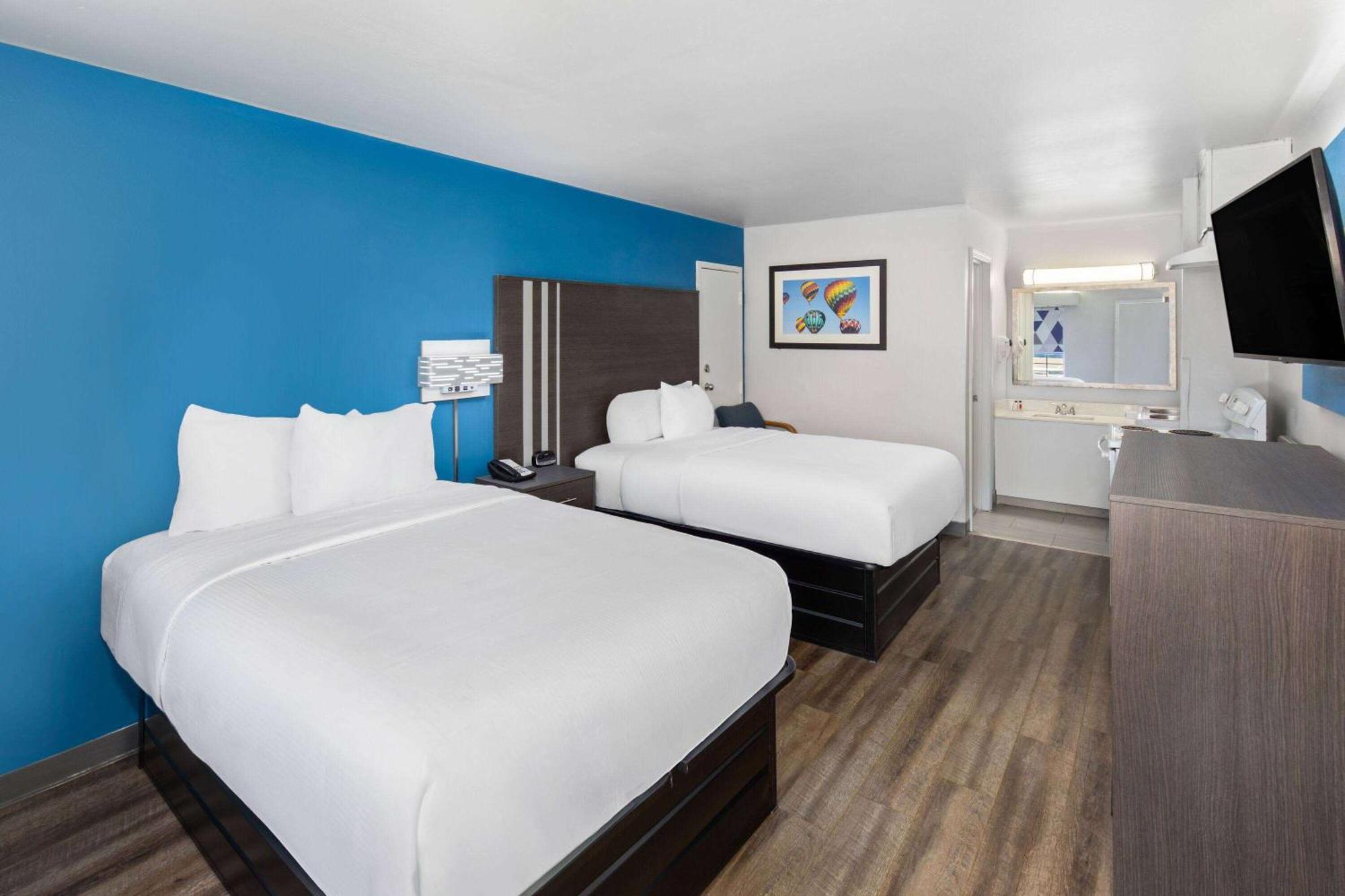 Baymont By Wyndham Selma Hotel Buitenkant foto