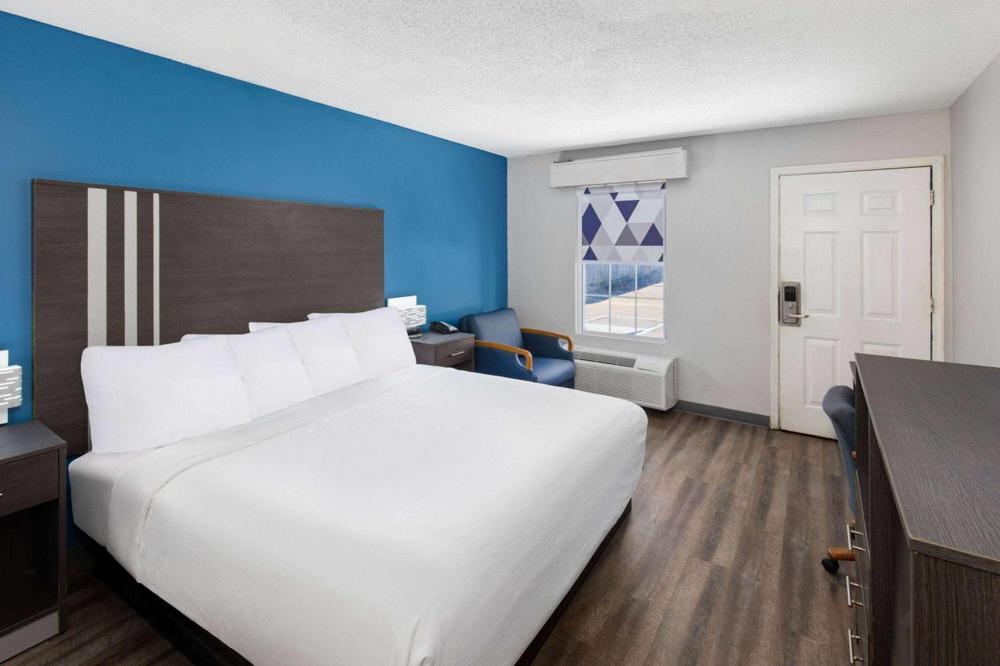 Baymont By Wyndham Selma Hotel Buitenkant foto
