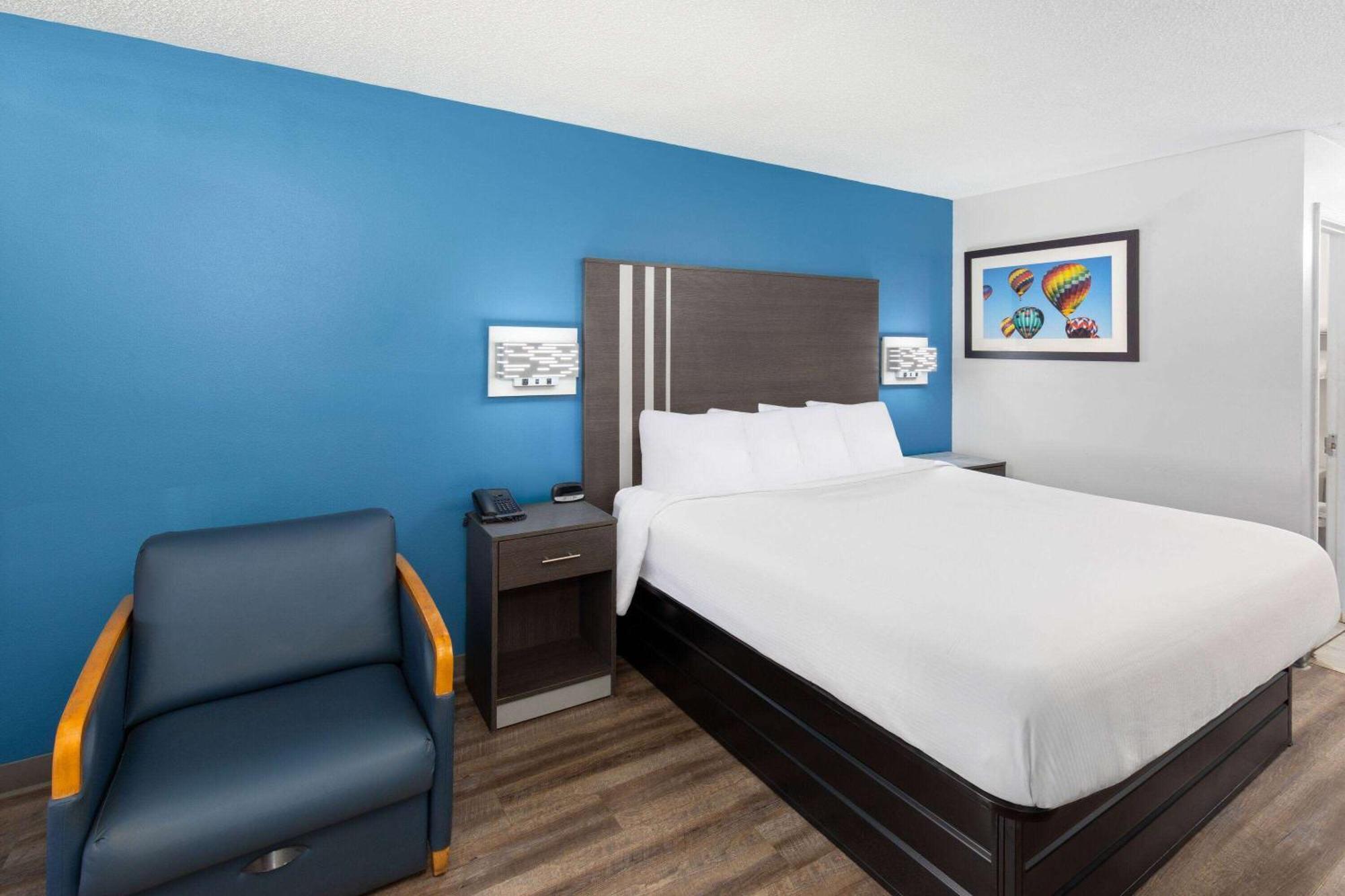 Baymont By Wyndham Selma Hotel Buitenkant foto