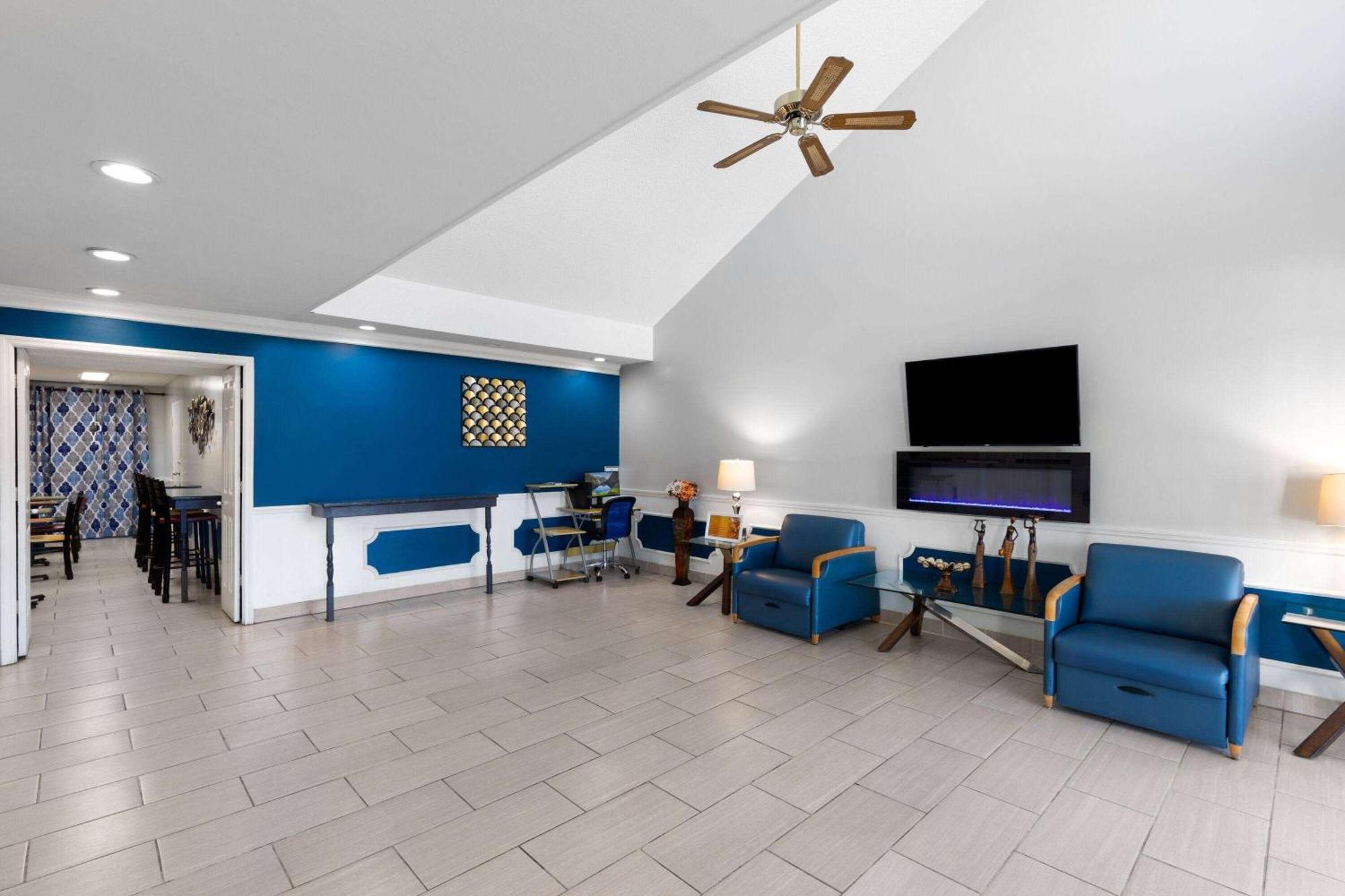 Baymont By Wyndham Selma Hotel Buitenkant foto