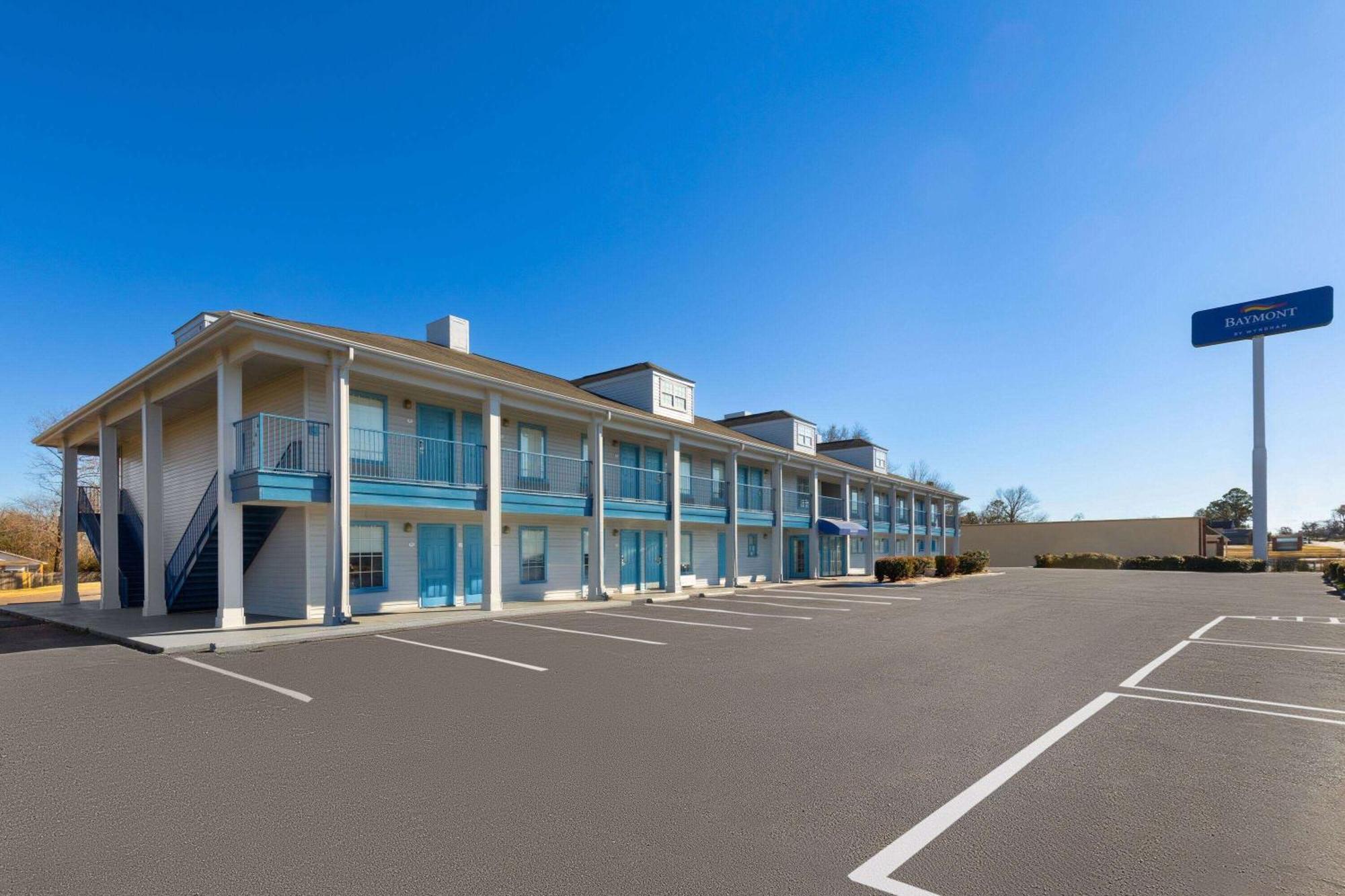 Baymont By Wyndham Selma Hotel Buitenkant foto