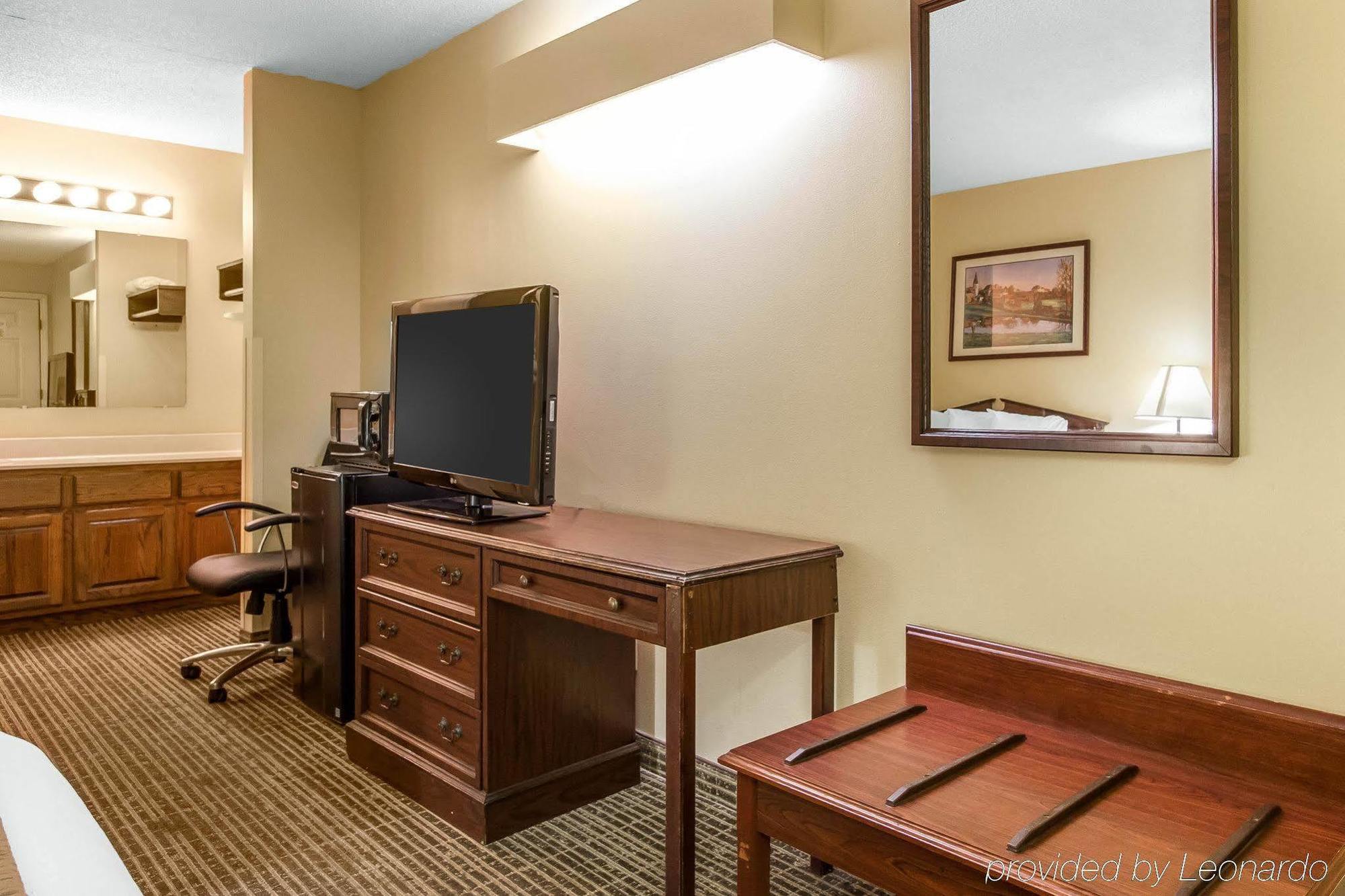 Baymont By Wyndham Selma Hotel Buitenkant foto