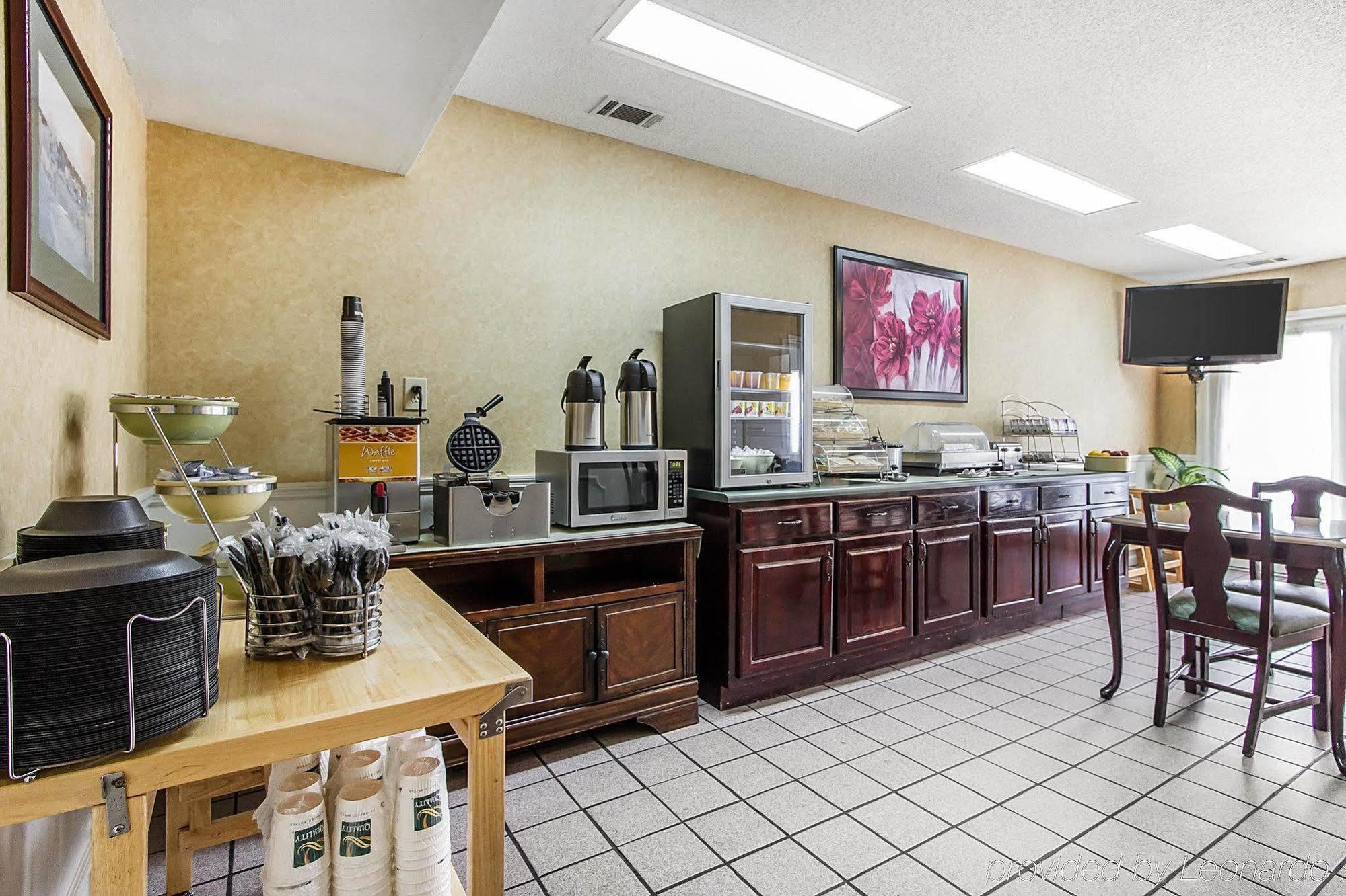 Baymont By Wyndham Selma Hotel Buitenkant foto