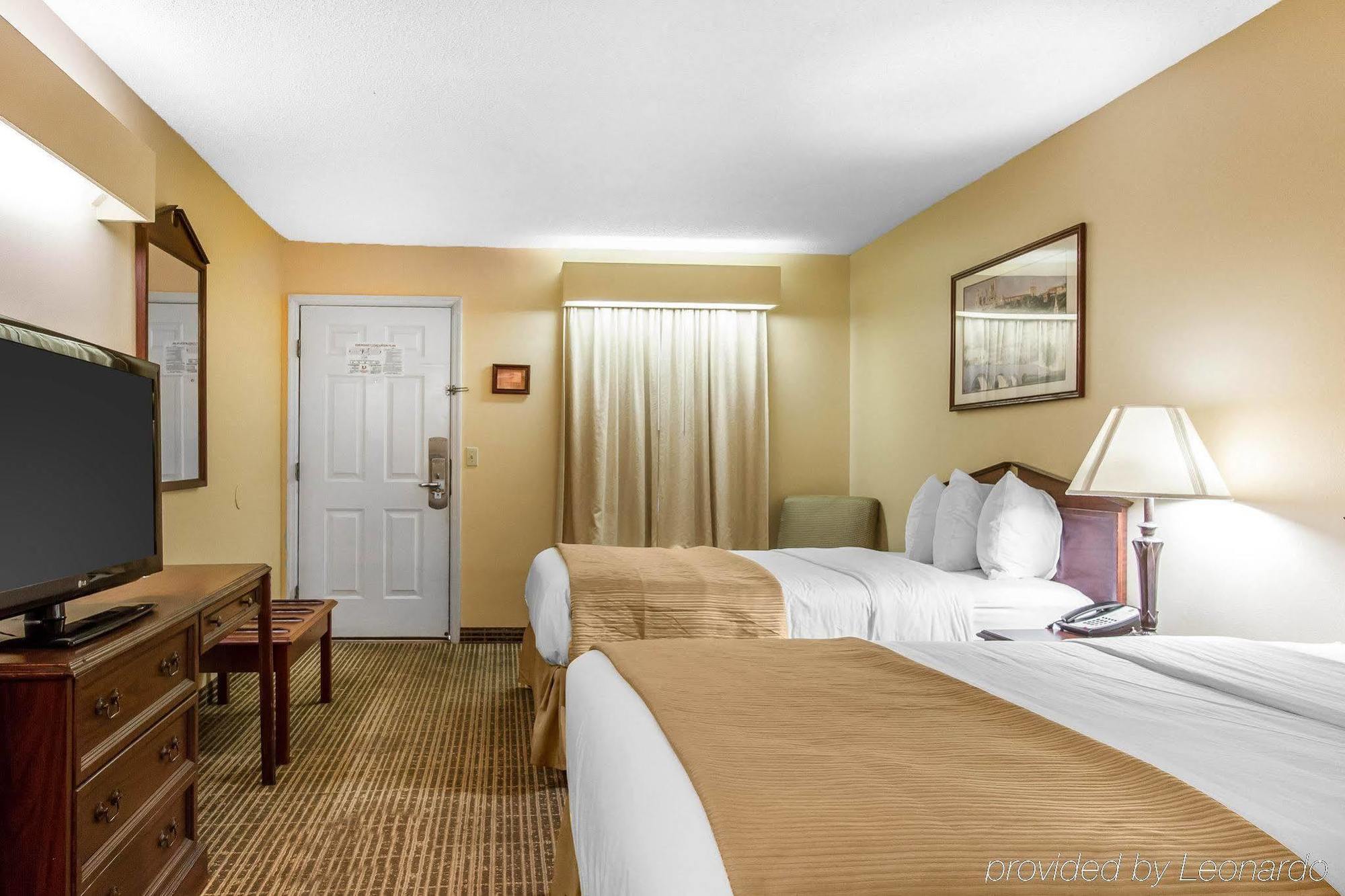 Baymont By Wyndham Selma Hotel Buitenkant foto